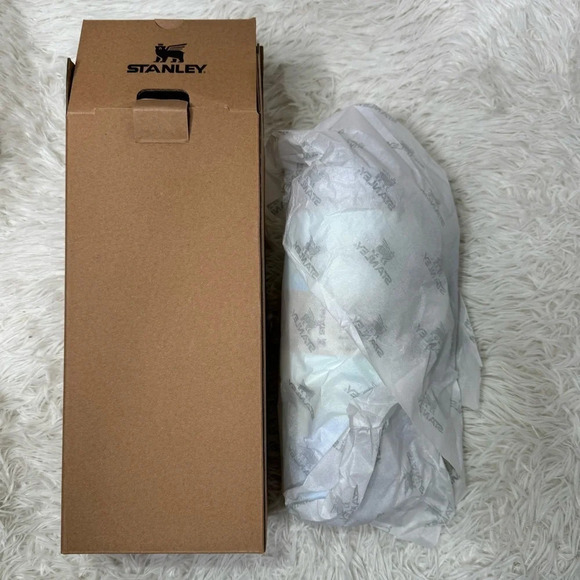 Stanley 40 oz. Quencher H2.0 FlowState Tumbler Cool Serene Brushstroke - Picture 13 of 14